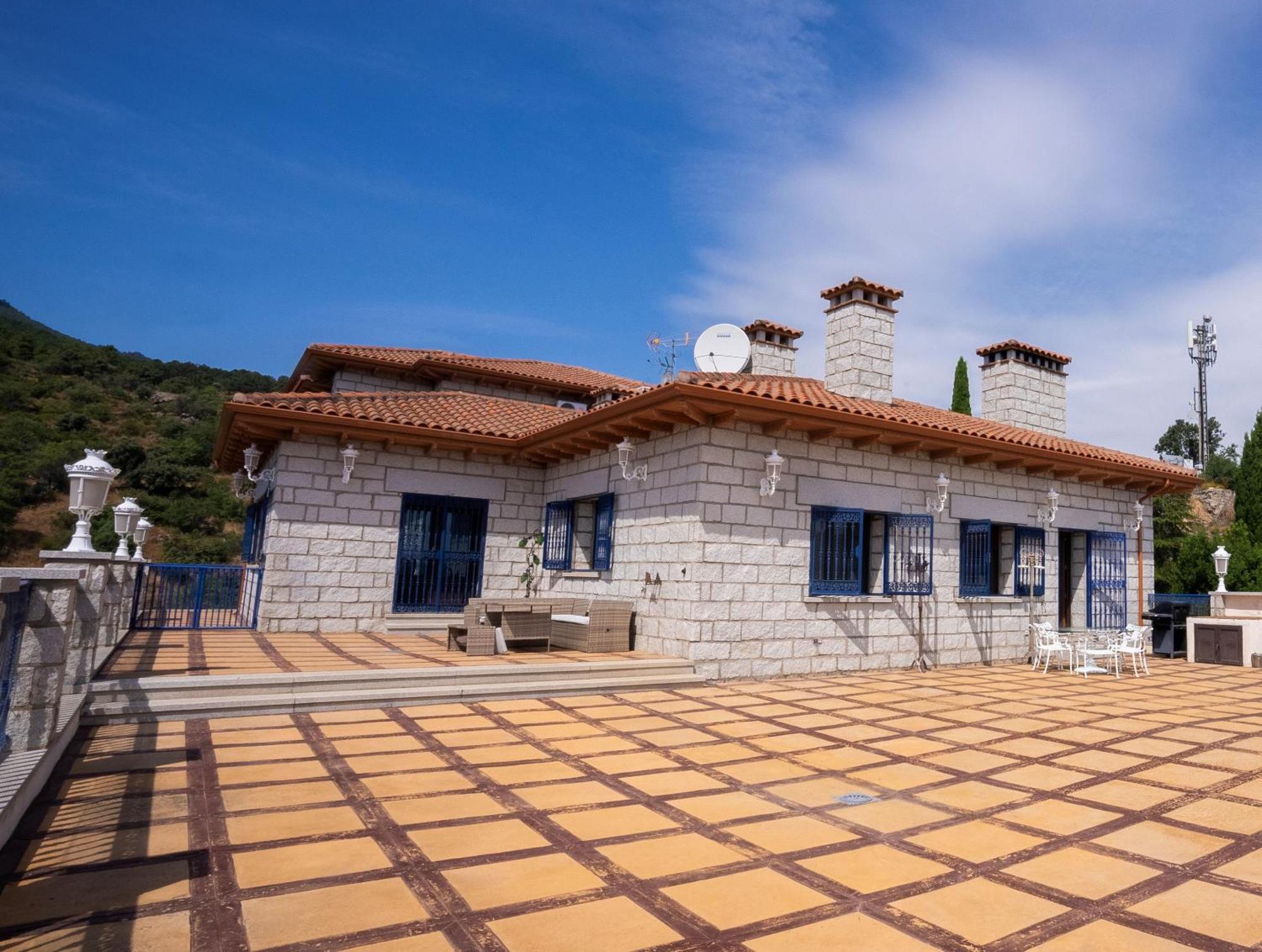 Mansion Con Jacuzzi A 40 Grados, Gran Piscina Y Padel Villa El Tiemblo Exterior photo